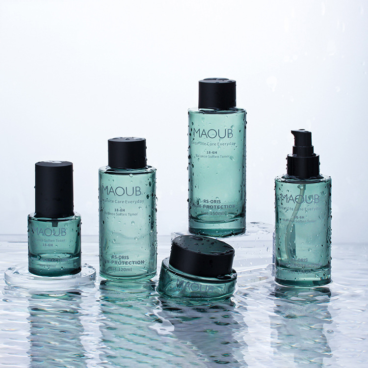 Colore verde + cappuccio nero opaco