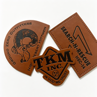 Étiquettes en similicuir PU écologiques thermocollantes en gros, formes personnalisées avec logo, patchs en cuir PU gaufré pour chapeaux et sacs