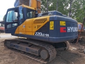 รถขุดไฮดรอลิกมือสอง Hyundai 220-9S พร้อมระบบไฮดรอลิกเดิมๆ ครบชุด สำหรับงานถนนและโครงการก่อสร้าง - Product Image 3