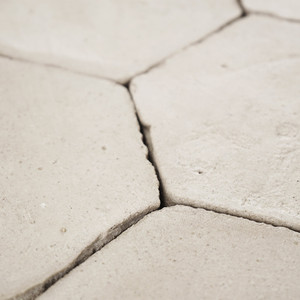 Baldosa Hexagonal Blanca Croma de 10 Pulgadas con Acabado Mate para Pared y Piso - Product Image 3