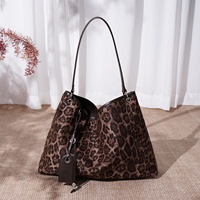 Sac fourre-tout polyvalent en cuir véritable, tendance 2027, personnalisable ODM/OEM, style minimaliste, à porter sous le bras ou en bandoulière, grande capacité