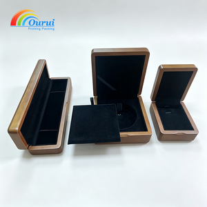 Caja de Joyería de Lujo, Diseño Rectangular Elegante en Cuero Premium, Forro de Terciopelo Suave, Detalle de Costura Dorada - Product Image 3