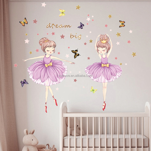 Mooi Klein Meisje Dansen Ballet Muursticker Vlinders Gouden Sterren Emblemen Woonkamer Decoratief Behang