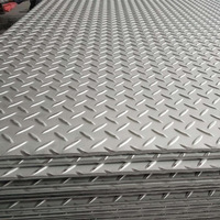 Plaque d'acier galvanisée à chaud à motif damier antidérapante pour marches d'escalier, pour la sécurité des sols industriels et la construction