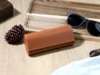 Estuche para Gafas de Sol Cuadrado de PVC, Certificado por el Estándar Global de Reciclaje, Tamaño Pequeño, Excelente Sensación al Tacto, Adecuado para Guardar y Transportar Gafas
