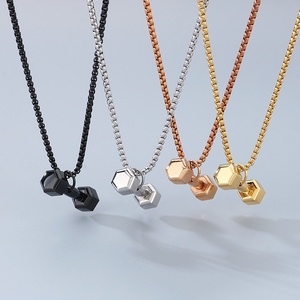 Collar con Mancuerna Personalizado Estilo Europeo Americano, Joyería de Gimnasio de Acero Inoxidable para Hombres y Mujeres, Colgante con Disco de Peso Intercambiable - Product Image 3