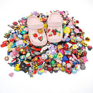 OEM/ODM Factory Großhandel Anpassbare handgemachte Cartoon PVC Schuh Charms Hot-Selling DIY Mixed Slipper Button Dekorationen - Product Image 2