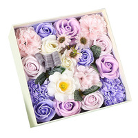 Boîte Cadeau de Fleurs Artificielles pour la Décoration de la Maison - Souvenirs Romantiques de Roses Séchées Colorées pour la Fête des Mères, la Remise des Diplômes, Faits à la Main