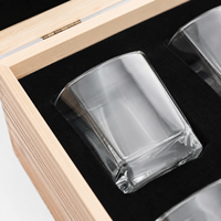 Ensemble de carafe à whisky carrée en verre avec 4 verres à whisky, en stock à l'étranger, dans une boîte en bois brûlé, pour distilleries et clubs privés