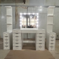 Coiffeuse de Luxe Moderne en Bois avec Plateau en Verre, Miroir Éclairé et Tiroirs de Rangement pour Chambres d'Hôtel