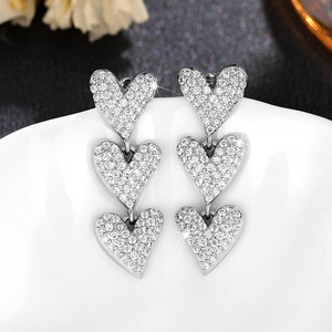 Orecchini a perno a forma di cuore Galaxy da donna, accessori per l'orecchio semplici e alla moda per l'uso quotidiano - Product Image 3
