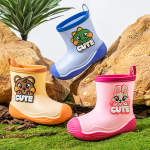 Bottes de pluie pour enfants - Nouveau style, chaussures aquatiques mignonnes à motifs de dessins animés pour enfants, pour une utilisation en extérieur, imperméables et antidérapantes - Product Image 1