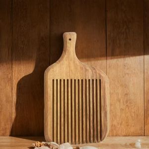 Planche à découper en bois massif de noyer d'Amérique du Sud, très vendue, avec poignée pour servir les aliments cuisinés, les grillades, les collations, le pain et les fruits - Product Image 6