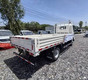 Un camión de carga diésel de 2 toneladas con transmisión manual de tracción derecha, fabricado en China - Product Image 2