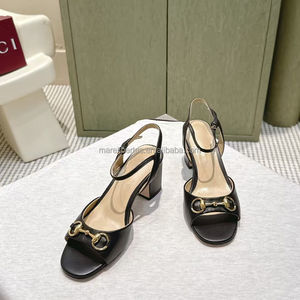 Sandales tendance Gucci Horsebit à bout carré, talons hauts, en cuir de vachette noir, semelle extérieure en cuir véritable italien, style rétro élégant - Product Image 1