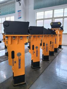 SB30 Nuevo Rompedor Hidráulico Tipo Caja para Minicargadora Modelo HB20G con Motor Esencial para Construcción y Minería, Característica Duradera - Product Image 2