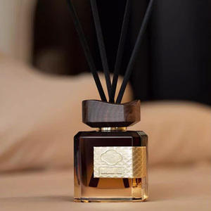 Vietnam élégant irrégulier grand carré noir parfum roseau diffuseur bouteille couvercles en bois bouchons - Product Image 5