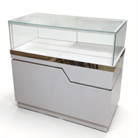 Comptoir de présentation de bijoux moderne en acier inoxydable blanc et argenté, vitrine de luxe en verre pour boutique de détail