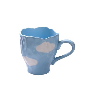 Mug artisanal style Ins, frais et simple, minimalisme moderne, ciel bleu, nuages blancs, fleurs créatives peintes à la main, tulipes - Product Image 5