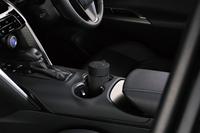Difusor de Aromaterapia Inteligente para Automóvil de Lujo con 32 Fragancias, Diseño Portátil con Alimentación USB, Encendido/Apagado Automático y Aroma Duradero