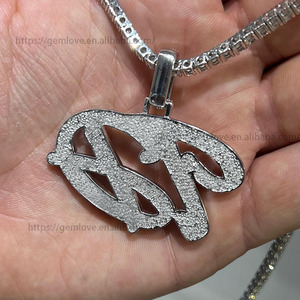 Colgante de letra en caligrafía rizada, hecho a mano, con diamantes naturales y oro de 18K, para conjunto de joyería con cadena cubana. - Product Image 4