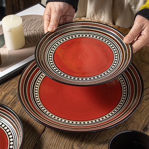 Juego de vajilla de porcelana de cerámica roja de lujo Diseño de plato de lujo personalizable para uso en el hogar o la cena del <span class=keywords><strong>hotel</strong></span> - Product Image 2