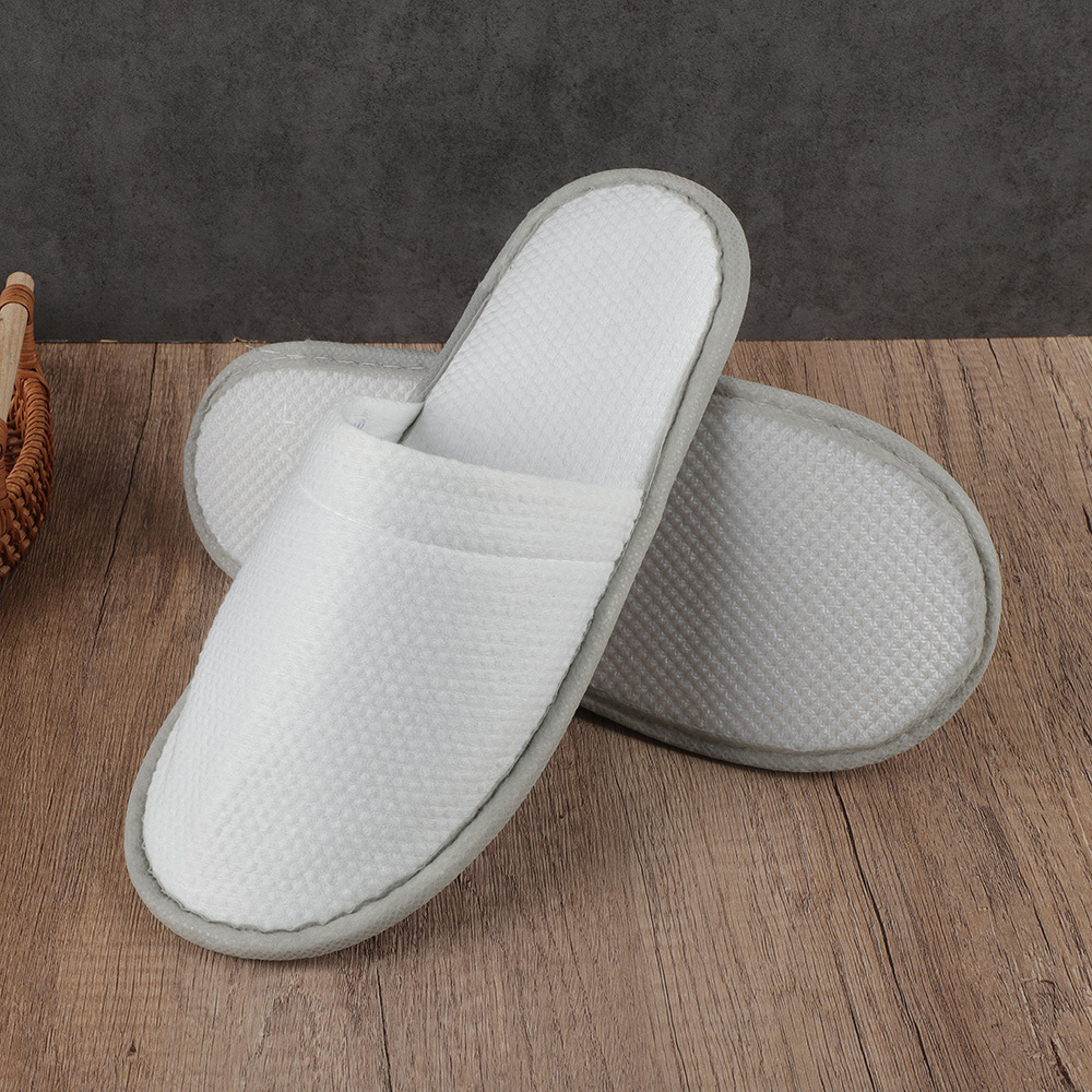 Même style toutes saisons avec base enduite et bord gris