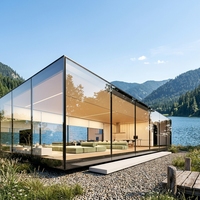 Maison en verre au design architectural minimaliste, véranda panoramique, villa moderne minimaliste, structure en acier