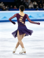 Robe de patinage artistique asymétrique à découpes, manches longues, dos en maille, ornée de strass, pour filles et femmes, couleur violet foncé