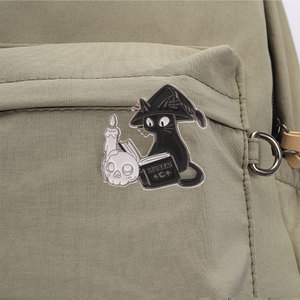 Set de Pins Esmaltados de Gato Negro Mago y <span class=keywords><strong>Libro</strong></span> de Hechizos de Bruja, Insignia de Solapa, Adorno Decorativo para Prendas y Mochilas - Product Image 4