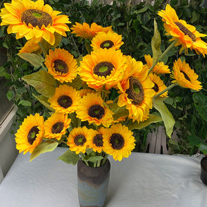 Tiges de tournesol artificielles en gros, fleurs artificielles en soie réalistes pour la décoration de la maison, les mariages, les événements, les fêtes, la fête des mères, Halloween - Product Image 3