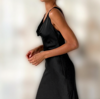 Nouvelle robe de soirée élégante pour femme en satin noir, col bénitier, sans manches, longueur ras du sol