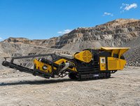 Concasseur à mâchoires sur chenilles UJC906E avec cribleur à double étage 150 T/H, installation mobile pour agrégats et déchets de construction en carrière
