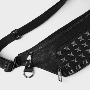 <span class=keywords><strong>Riñonera</strong></span> de piel vegana con logotipo personalizado para hombre, Cangurera negra con tachuelas, cinturón con remaches Rock - Product Image 4