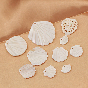 Pendientes Colgantes de Concha Natural de 34mm con Diseño de Pez Hueco Blanco, para Fabricación de Joyería, Venta al por Mayor - Product Image 1