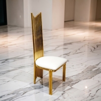 Chaise de salle à manger d'hôtel de luxe moderne en acier inoxydable doré, dossier haut, empilable, avec coussin en éponge, pour banquets de mariage