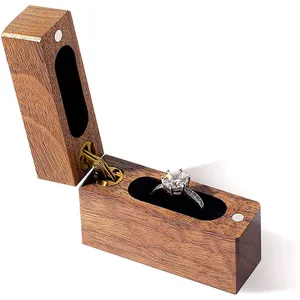 กล่องแหวนหมั้นไม้ขนาดเล็กแหวนแบนบางสำหรับข้อเสนองานแต่งงาน (ไม้วอลนัท)