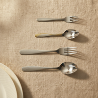 Ensemble de couverts de luxe moderne en acier inoxydable 18/0 à motif gaufré, avec manche décoratif, cuillère et fourchette, durable et facile à nettoyer