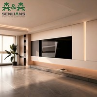 Unit Dinding TV Modern Mewah dengan Alas Batu, Kolom Penyimpanan Kayu, Ceruk Sempit Berlampu, dan Garis Lampu LED Vertikal
