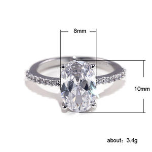 Anello di Fidanzamento B2813 con Diamante Taglio Ovale in Oro Massiccio 18K, Colore D Naturale, con Diamanti Laterali per Donna - Product Image 5