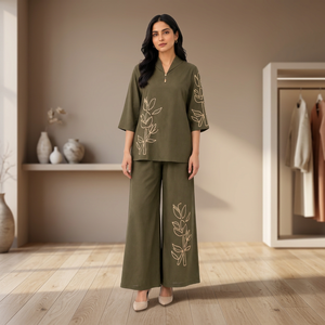 Conjunto de Dos Piezas Verde Oliva para Mujer |   Top bordado con cuello en V y pantalones de pierna ancha - Product Image 5
