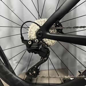 Vélo de route aérodynamique en fibre de carbone KOZO, vente en gros directe d'usine, 700C Shim Ano <span class=keywords><strong>105</strong></span> Di 2 24S, frein à disque hydraulique OEM - Product Image 2