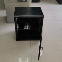 Armoire de serveur réseau murale en acier 12U de 19 pouces avec porte en verre personnalisée pour salle informatique