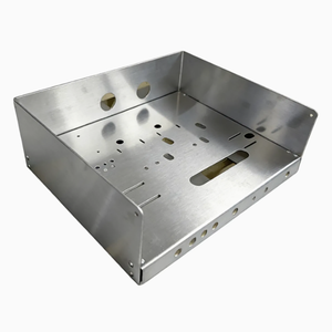 Boîtier en acier inoxydable avec fente de ventilation et supports de montage - Product Image 4