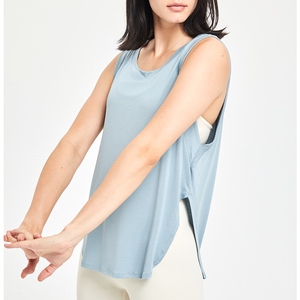 Débardeur de sport ample et léger pour femme, sans manches, avec fentes latérales et ourlet incurvé, idéal pour le yoga, la course et l'entraînement – Vente en gros - Product Image 3