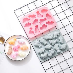 Vente chaude Moules à bonbons en forme de dinosaure personnalisables en usine Vente en gros Moules à bonbons en silicone LFGB antiadhésifs sans BPA DIY - Product Image 3