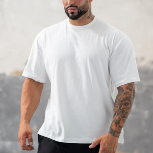 Camiseta Negra Slim Fit para Hombre, Lisa, de Manga Corta, Cuello Redondo, Estilo Urbano, 100% Poliéster, Transpirable, Anti-Pilling, de Secado Rápido - Product Image 4