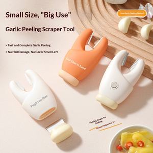 Sbucciatore d'aglio e raschiatore di zenzero 2-in-1 a forma di pinza di granchio con retro magnetico, utensile da cucina ergonomico multifunzione - Product Image 3