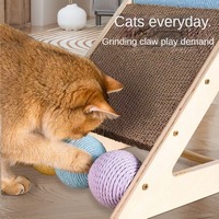 Planche à gratter interactive pour chat avec piste de balle en sisal et pompon en peluche, tapis à gratter durable pour l'exercice des chatons