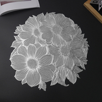 Nouveau Set de Table Rond en PVC Doré et Argenté en Forme de Fleur, Résistant à la Chaleur, Isolant Thermique pour Noël, Restaurant et Décoration Intérieure